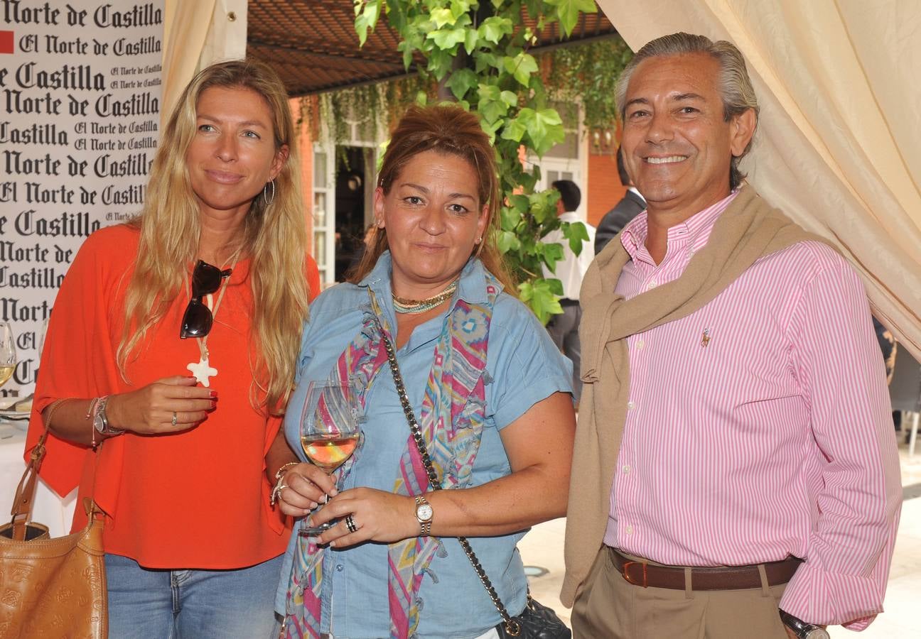 Elsa García (Astra Zéneca), Silvia Martín y el abogado Antonio Ares.