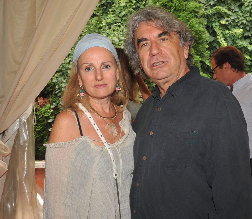 Los fotógrafos Henar Sastre y Ángel Marcos.