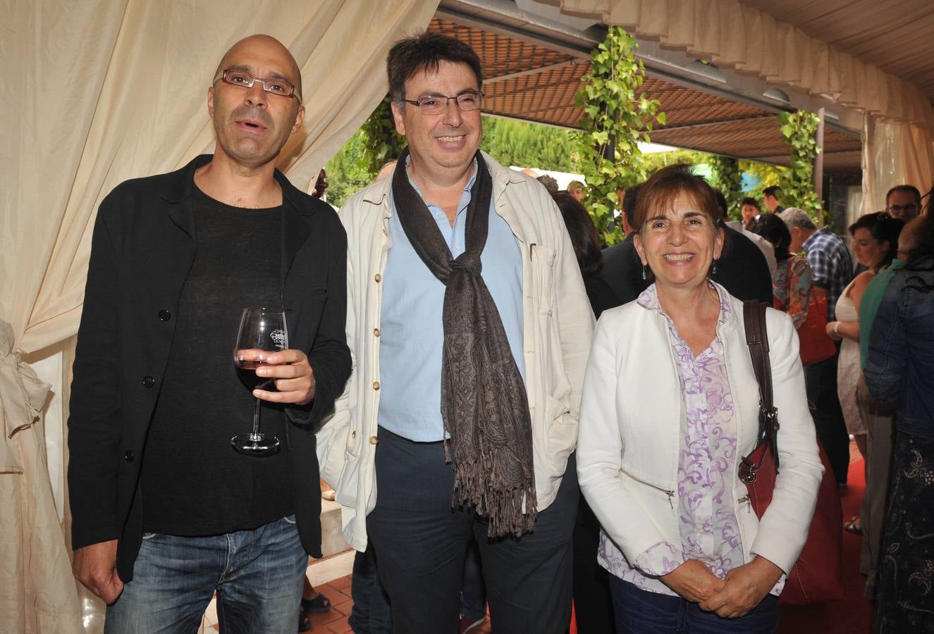 Pedro Gallego (Galería La Gran), el arquitecto Miguel Ángel Fonseca y Yolanda Izard, colaboradora del suplemento de El Norte de Castilla ‘La sombra del ciprés’.