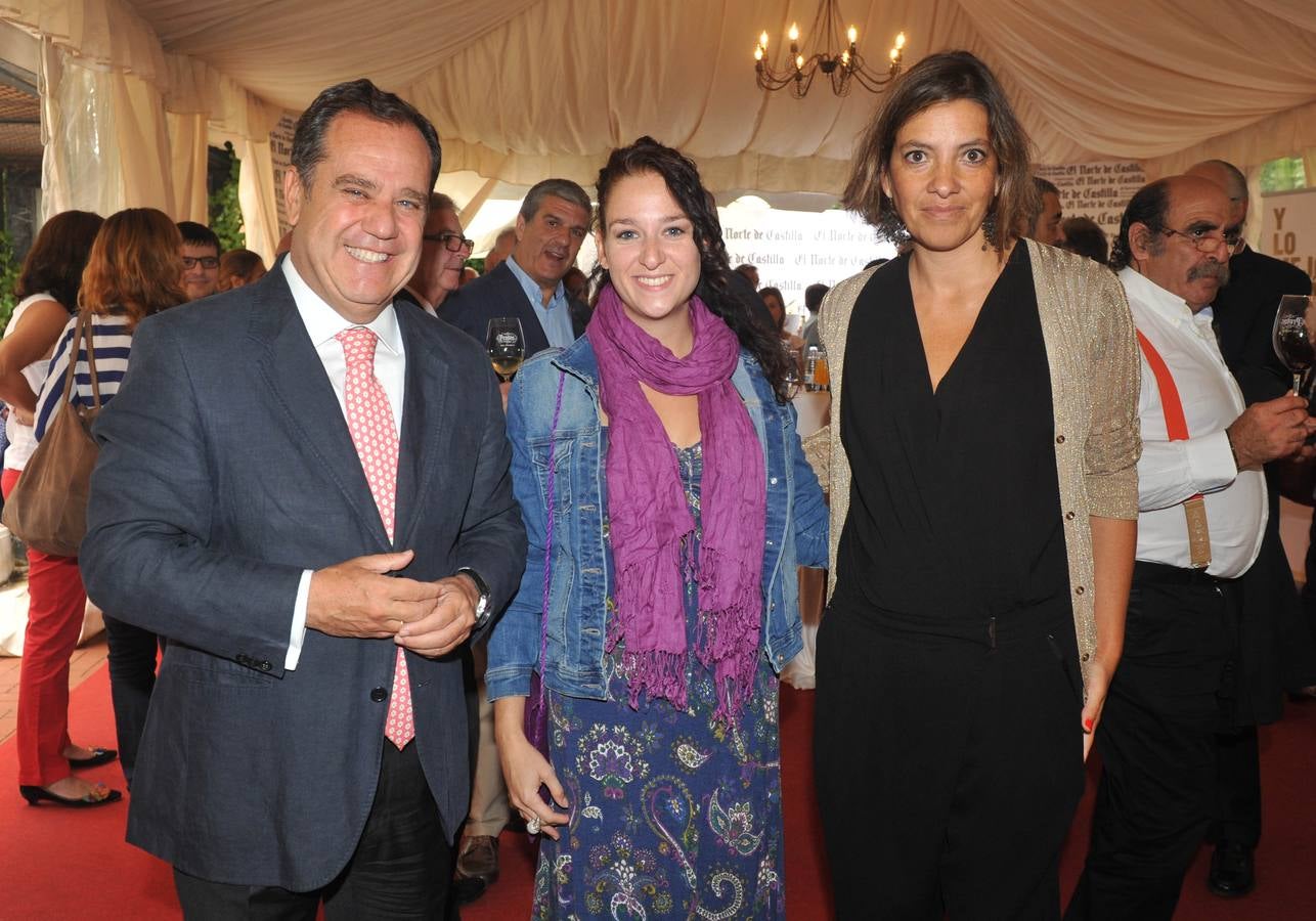 El delegado territorial de la Junta, Pablo Trillo Figueroa; Alexandra González, responsable de prensa de la delegación, y Rocío Bustamante, de El Norte.