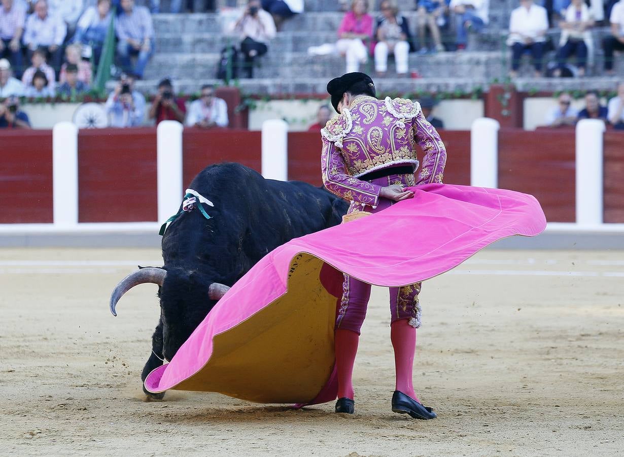 El Juli y José Garrido comparten salida en hombros en la segunda corrida de la feria de la Virgen de San Lorenzo de Valladolid