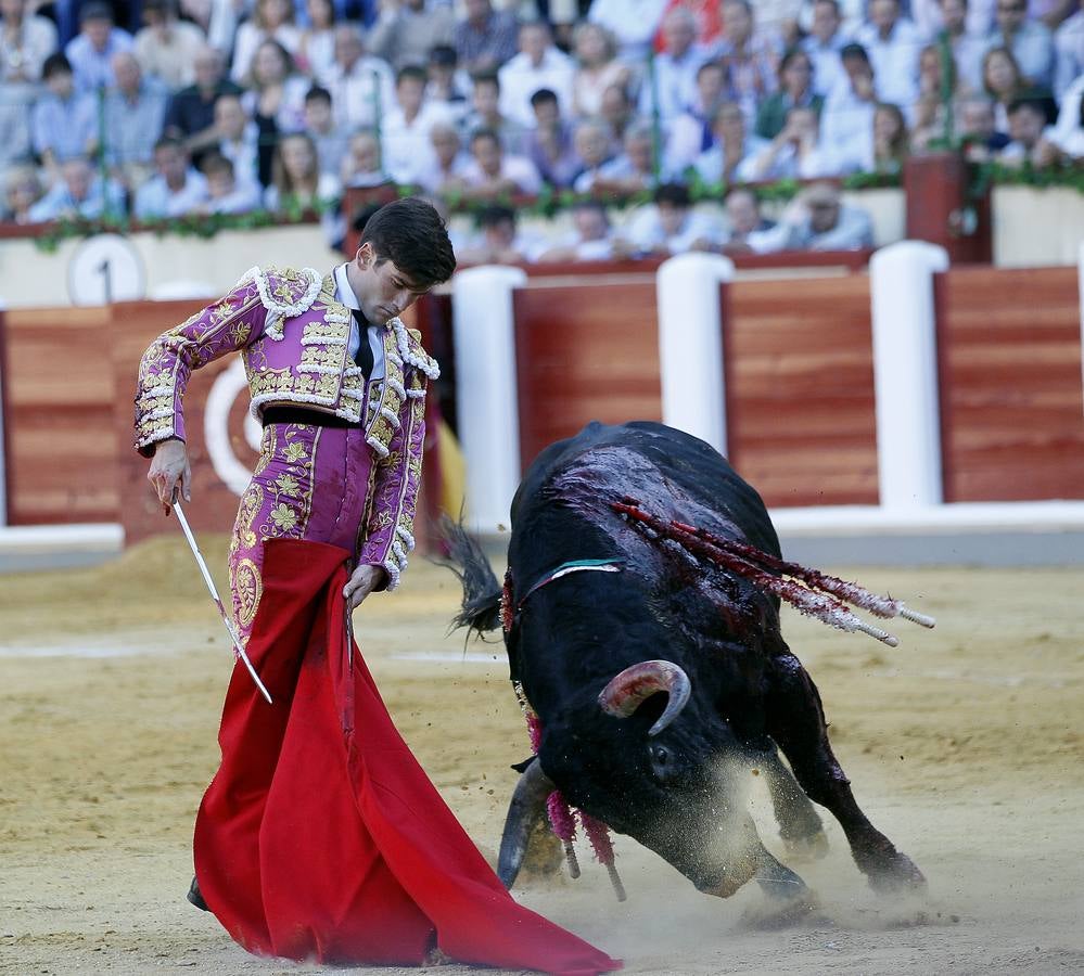 El Juli y José Garrido comparten salida en hombros en la segunda corrida de la feria de la Virgen de San Lorenzo de Valladolid