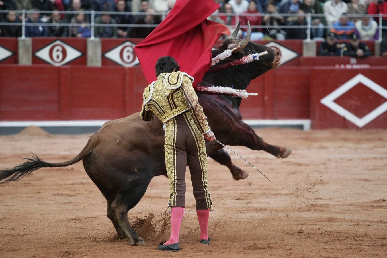 Corrida de toros en Salamanca con El Juli, Castella y Perera (2/3)