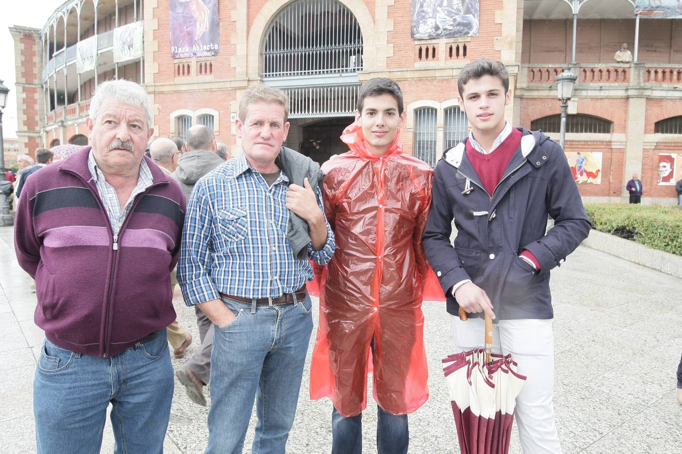 Público asistente a la corrida de toros de El Juli, Castella y Perera de Salamanca