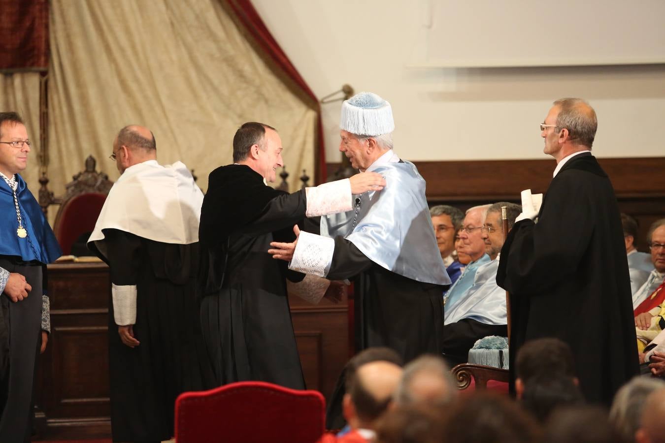 Mario Vargas Llosa es investido doctor Honoris Causa por la Universidad de Salamanca
