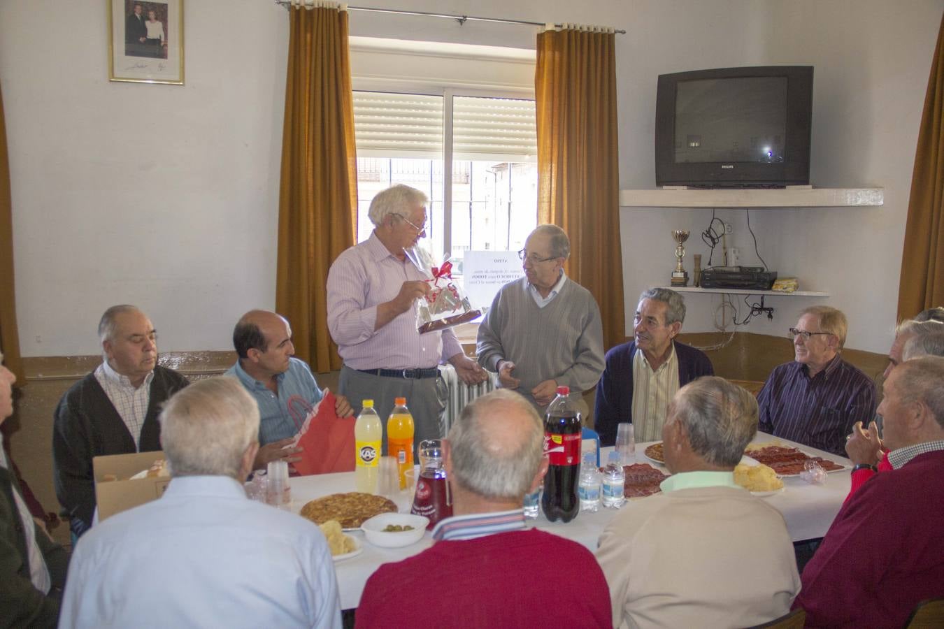 Homenaje de Peñaflor de Hornija y Torrelobatón a su párroco