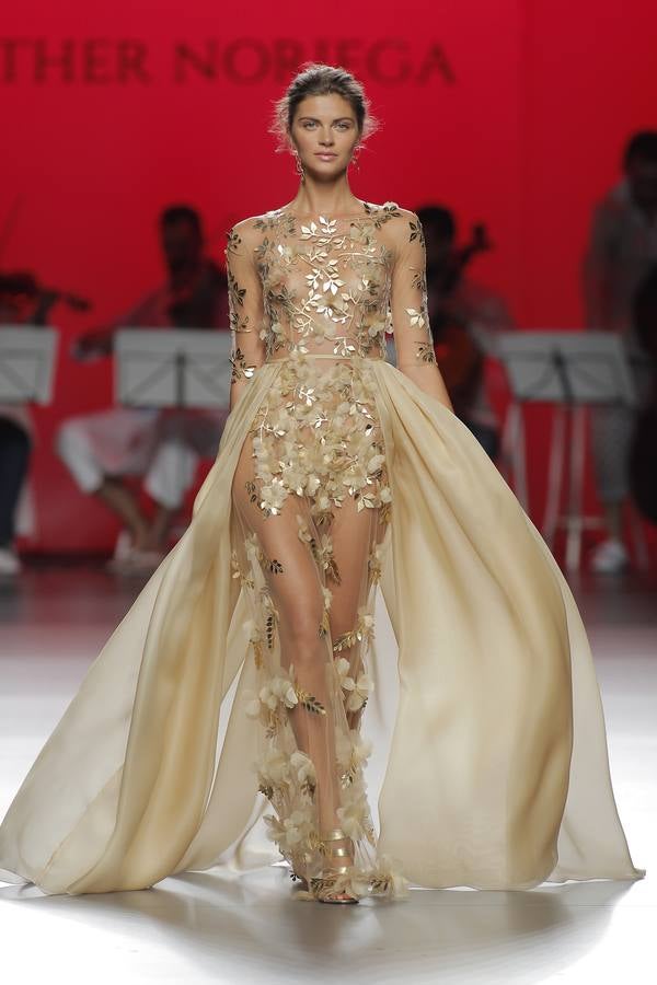 Desfile de Esther Noriega en la Mercedes-Benz Fashion Week