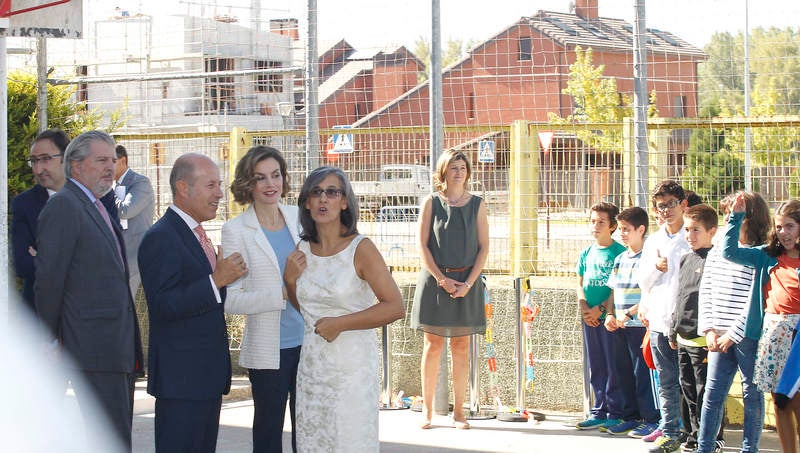 La reina Letizia inaugura el curso escolar en el colegio público Marqués de Santillana de Palencia (1/2)