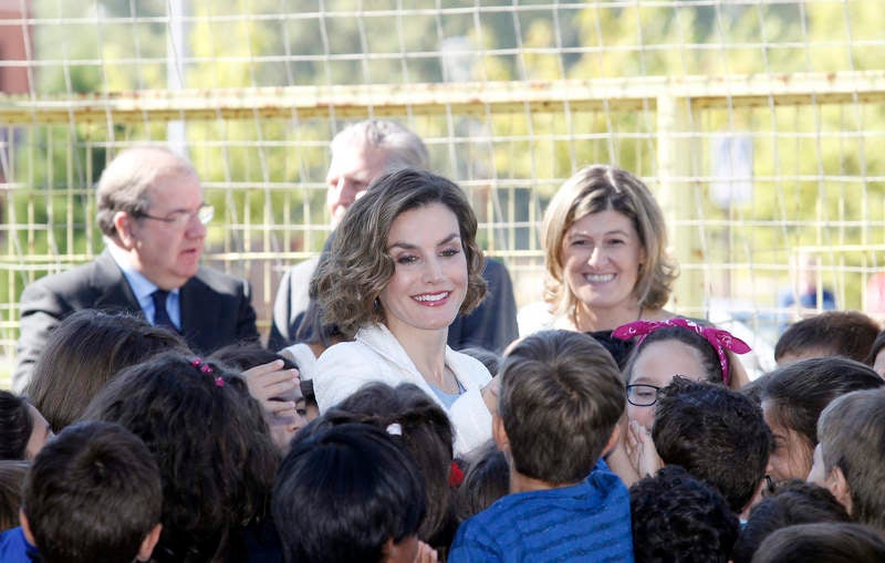 La reina Letizia inaugura el curso escolar en el colegio público Marqués de Santillana de Palencia (1/2)