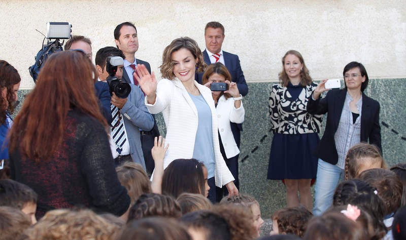 La reina Letizia inaugura el curso escolar en el colegio público Marqués de Santillana de Palencia (1/2)