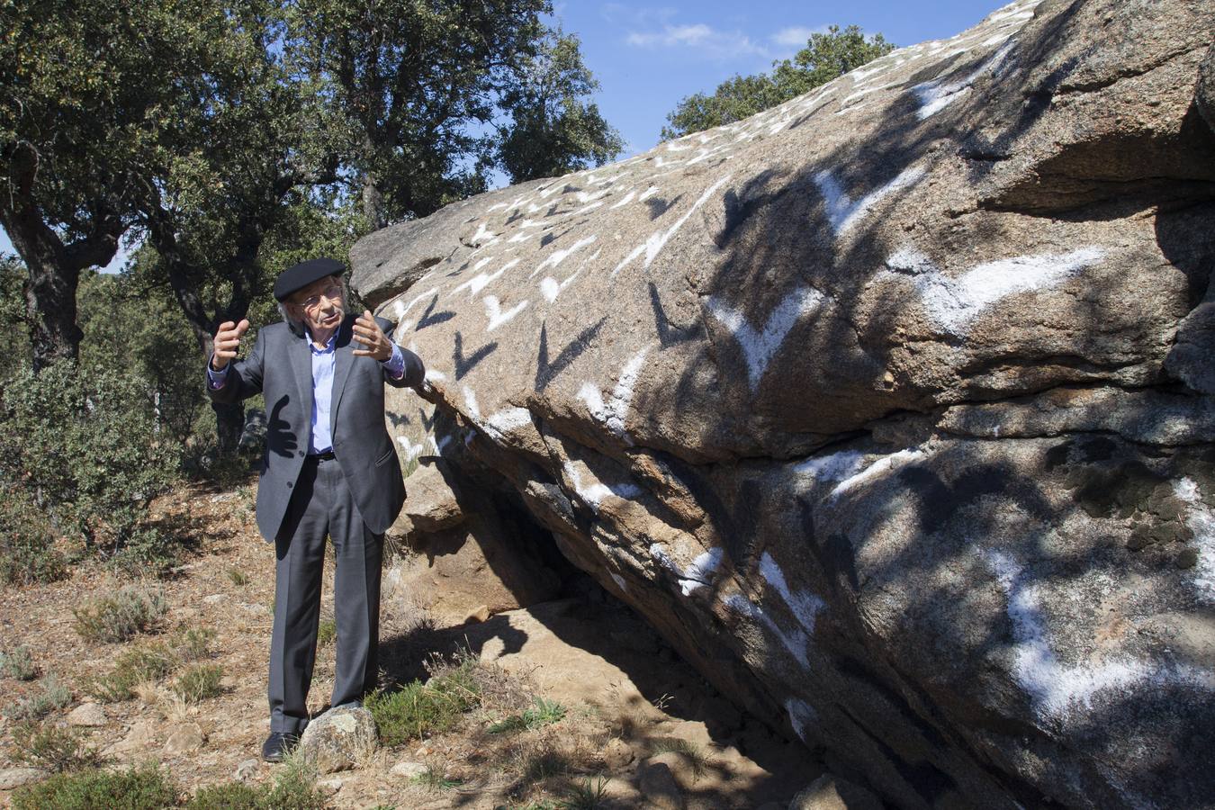 Inauguración de la piedras pintadas de Agustín Ibarrola en Muñogalindo (Ávila)