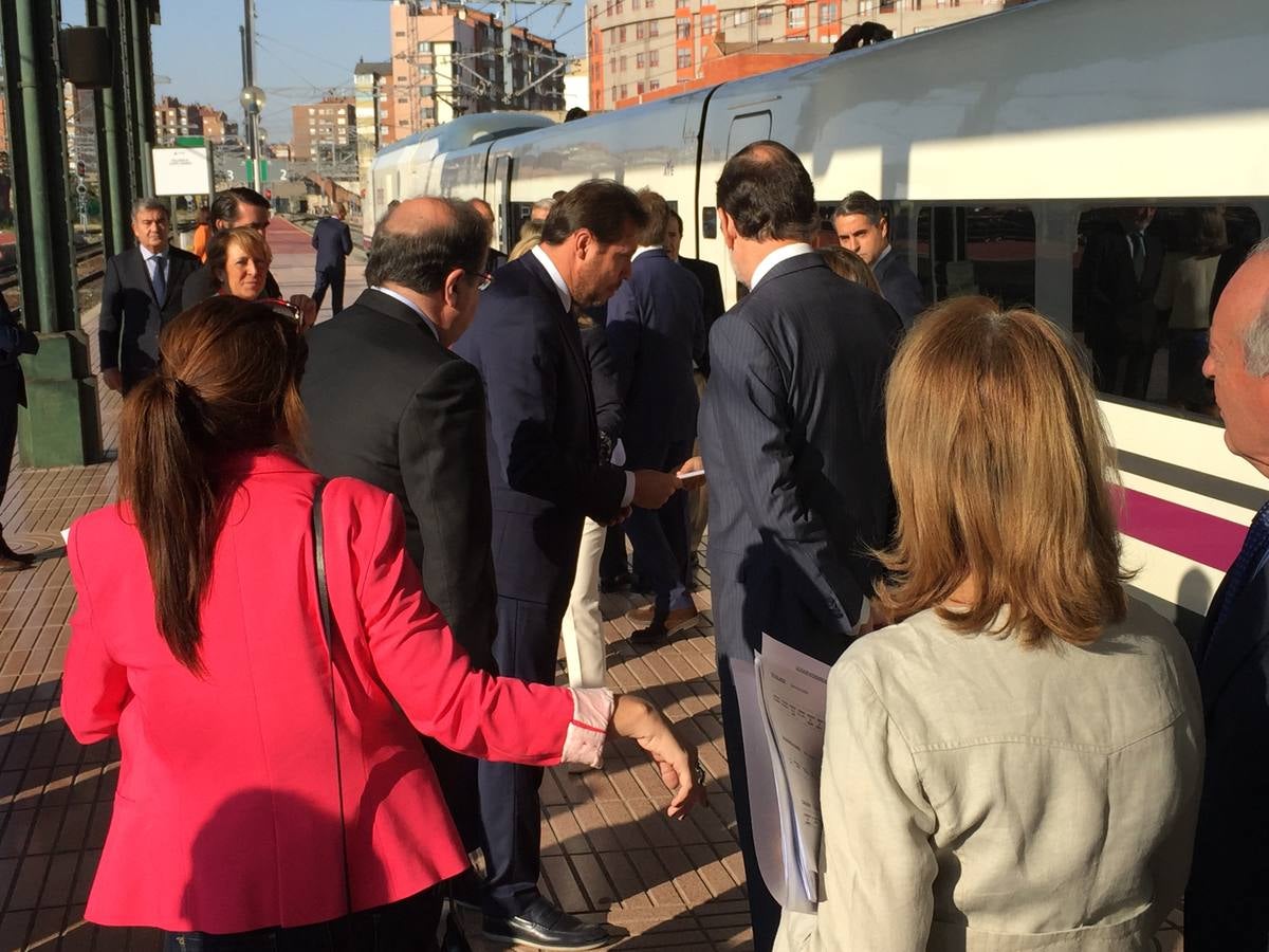 Los vecinos de Pilarica esperan a Rajoy en la estación de trenes de Valladolid