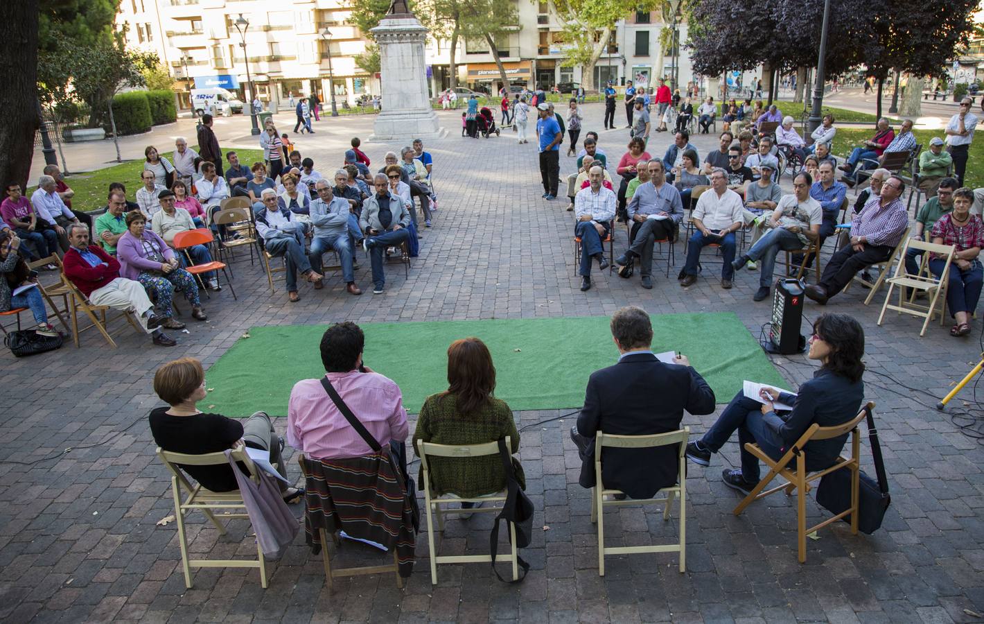 Asamblea ciudadana de Valladolid Toma la Palabra en la plaza de la Universidad