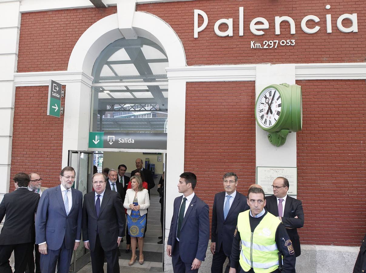 Mariano Rajoy y Juan Vicente Herrera en la estación de Palencia.