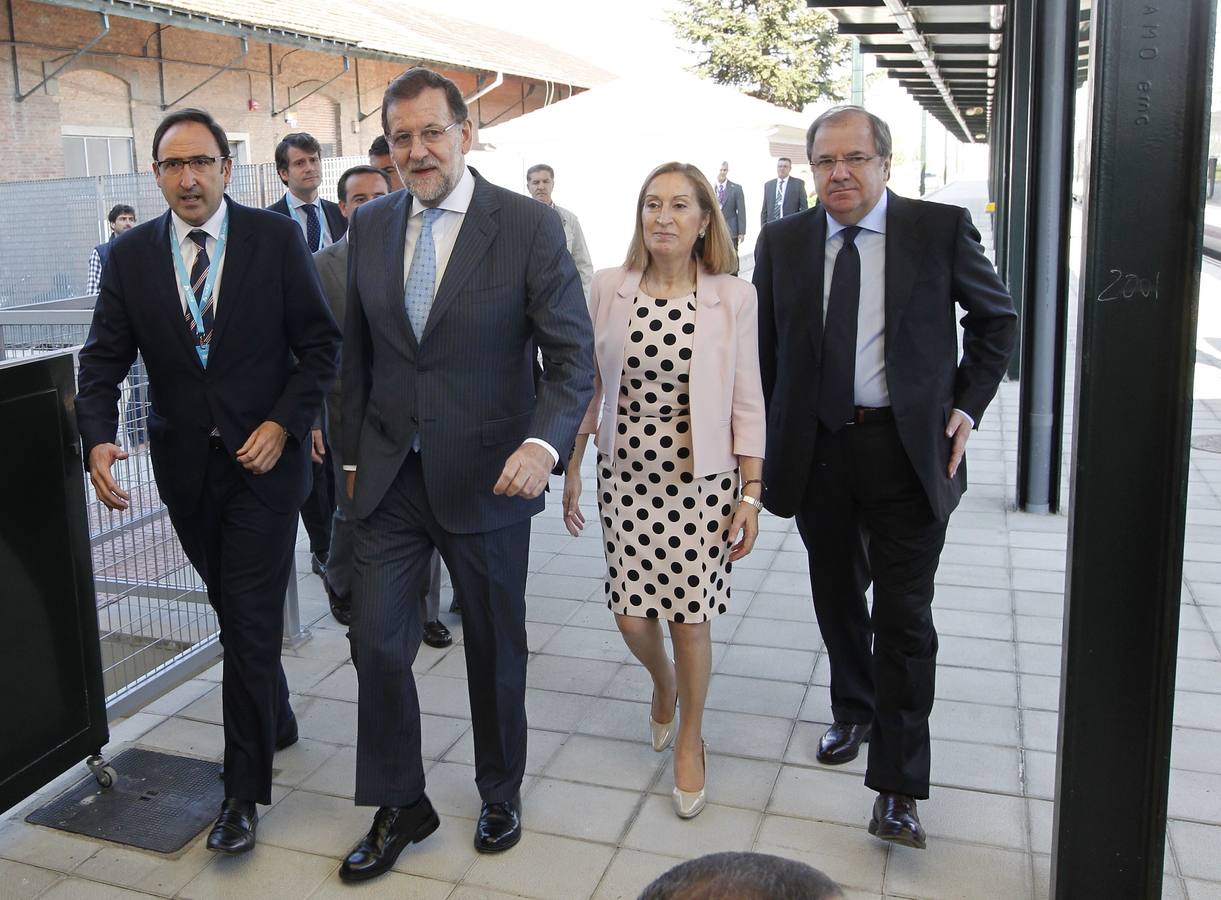Alfonso Polanco, Mariano Rajoy, Ana Pastor y Juan Vicente Herrera en la estación de Palencia.