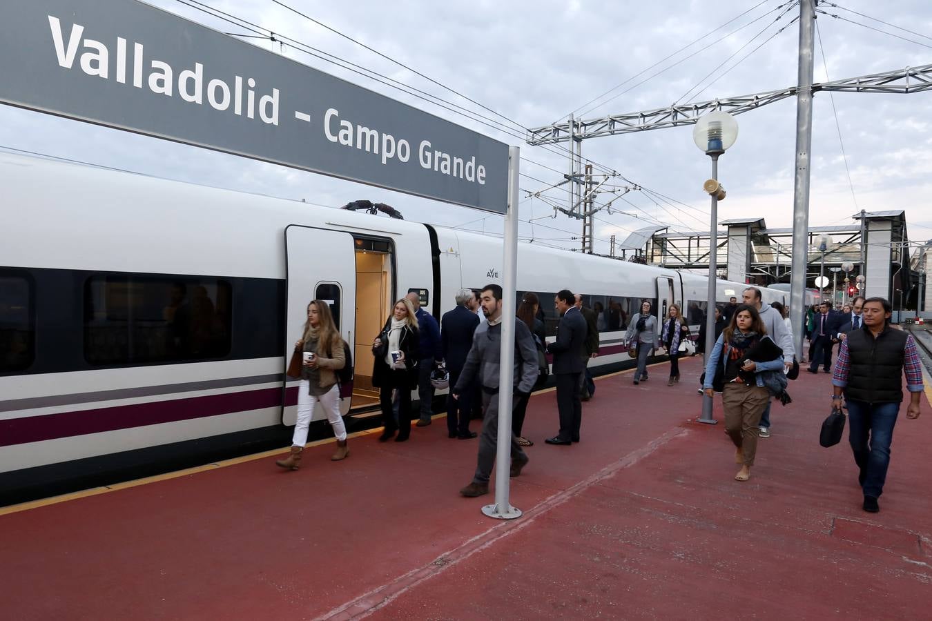 Primer viaje comercial del Ave León-Madrid