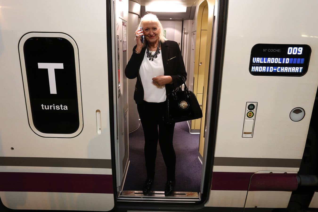 Primer viaje comercial del Ave León-Madrid