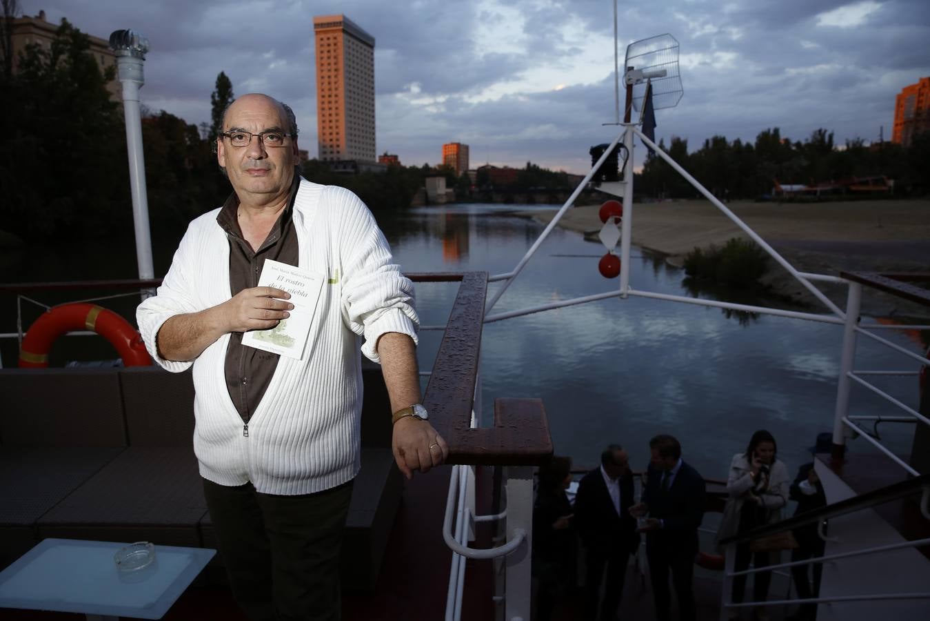 José María Muñoz Quirós ofrece un recital en el Aula de Cultura a bordo del barco &#039;La Leyenda del Pisuerga&#039;
