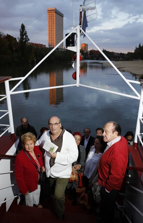 José María Muñoz Quirós ofrece un recital en el Aula de Cultura a bordo del barco &#039;La Leyenda del Pisuerga&#039;