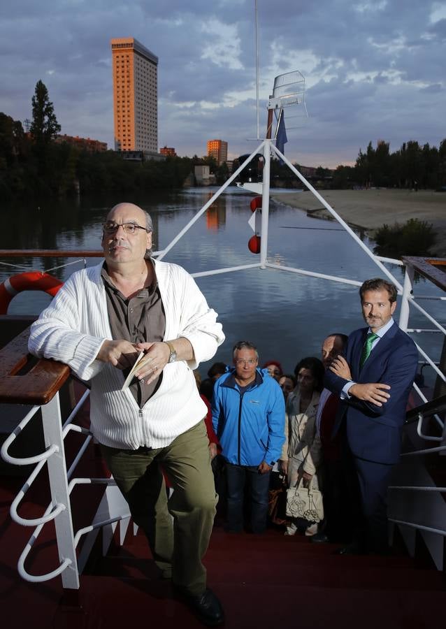 José María Muñoz Quirós ofrece un recital en el Aula de Cultura a bordo del barco &#039;La Leyenda del Pisuerga&#039;