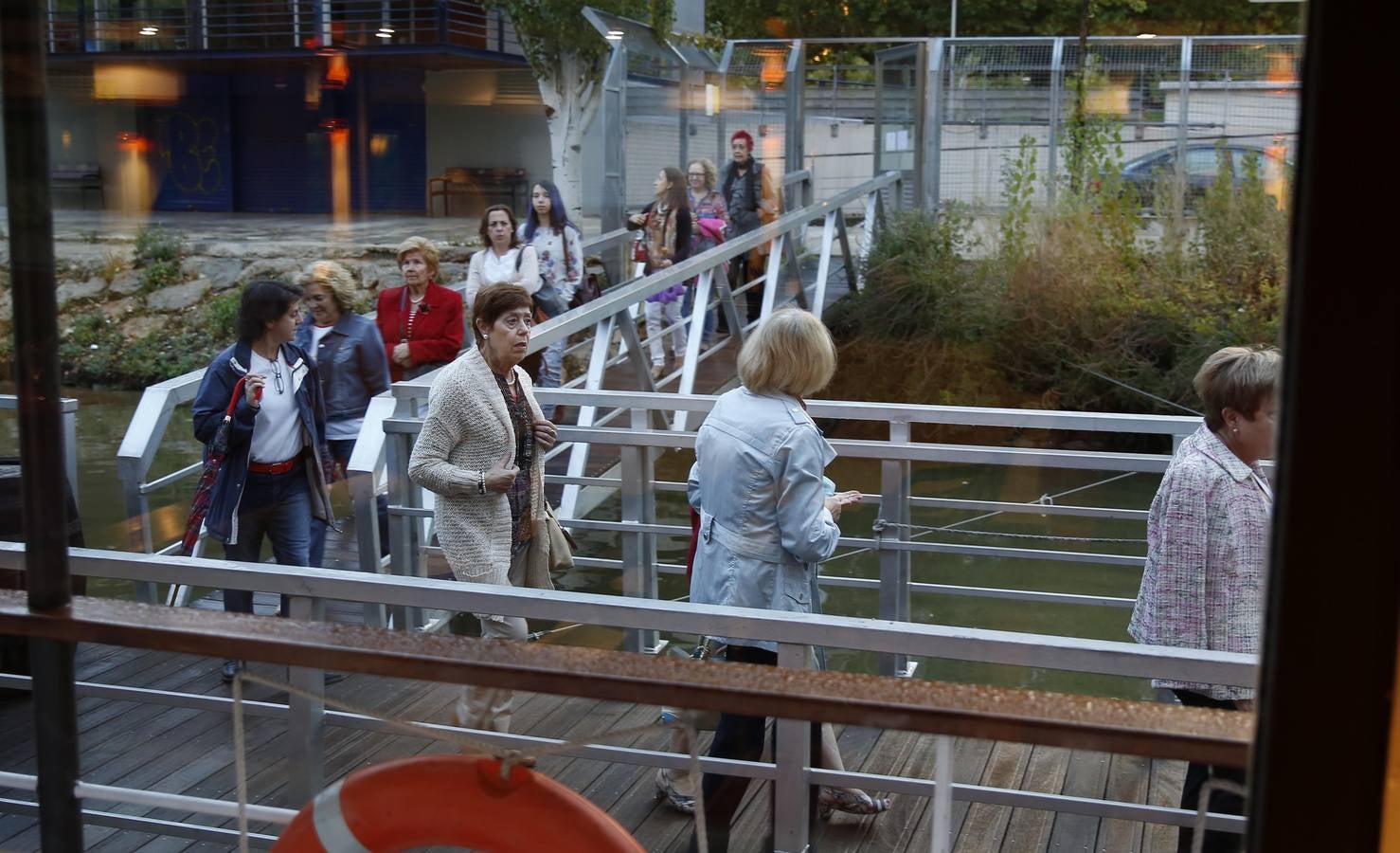 José María Muñoz Quirós ofrece un recital en el Aula de Cultura a bordo del barco &#039;La Leyenda del Pisuerga&#039;
