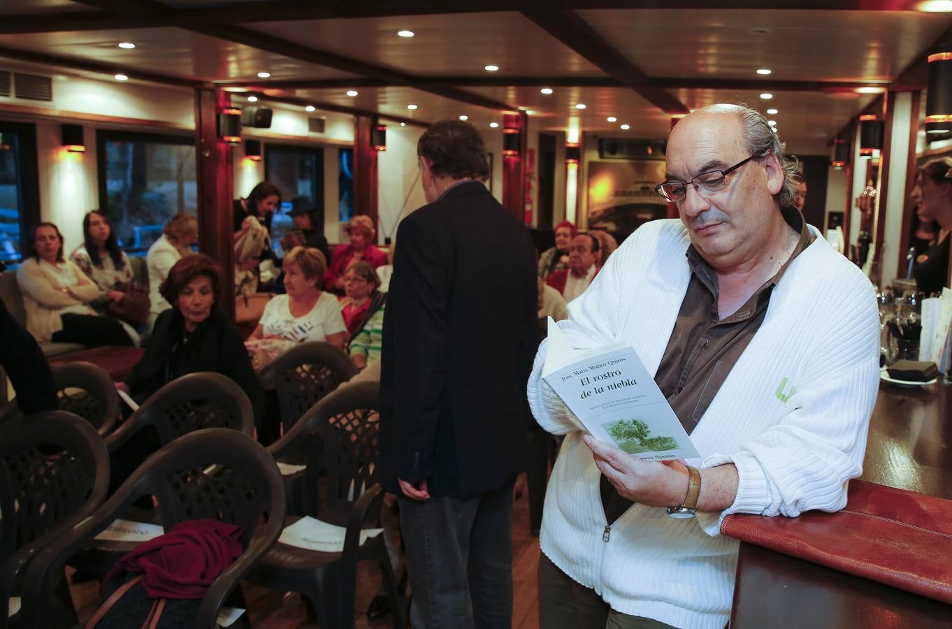 José María Muñoz Quirós ofrece un recital en el Aula de Cultura a bordo del barco &#039;La Leyenda del Pisuerga&#039;