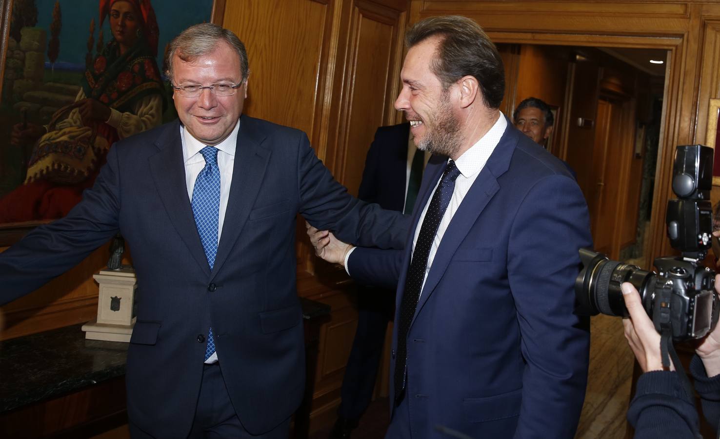 El alcalde de Valladolid, Óscar Puente, visita León (1/2)