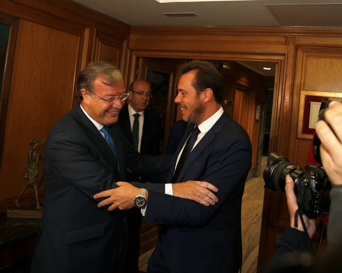 El alcalde de Valladolid, Óscar Puente, visita León (1/2)