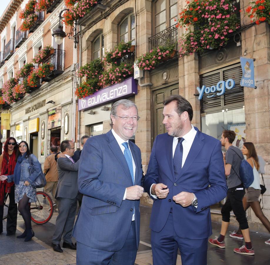 El alcalde de Valladolid, Óscar Puente, visita León (1/2)