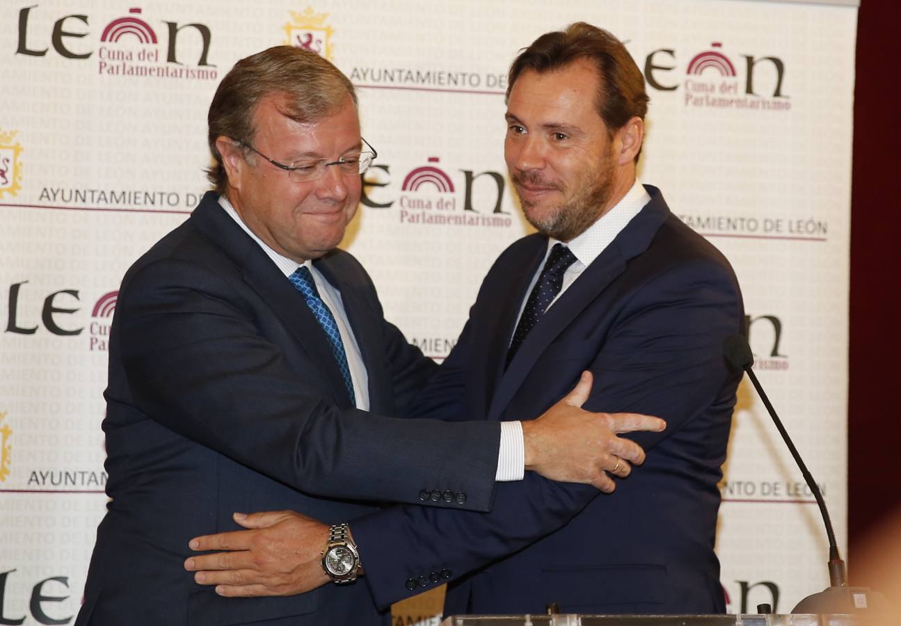 El alcalde de Valladolid, Óscar Puente, visita León (1/2)