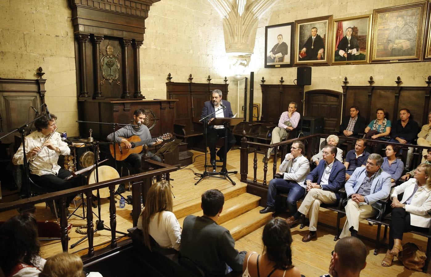 Recital poético de Carlos Aganzo en el Aula Triste del Palacio Santa Cruz de Valladolid