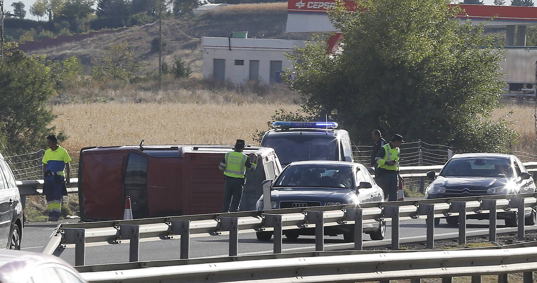 Un accidente provoca retenciones de tráfico en la A-62 en el retorno del puente del Pilar