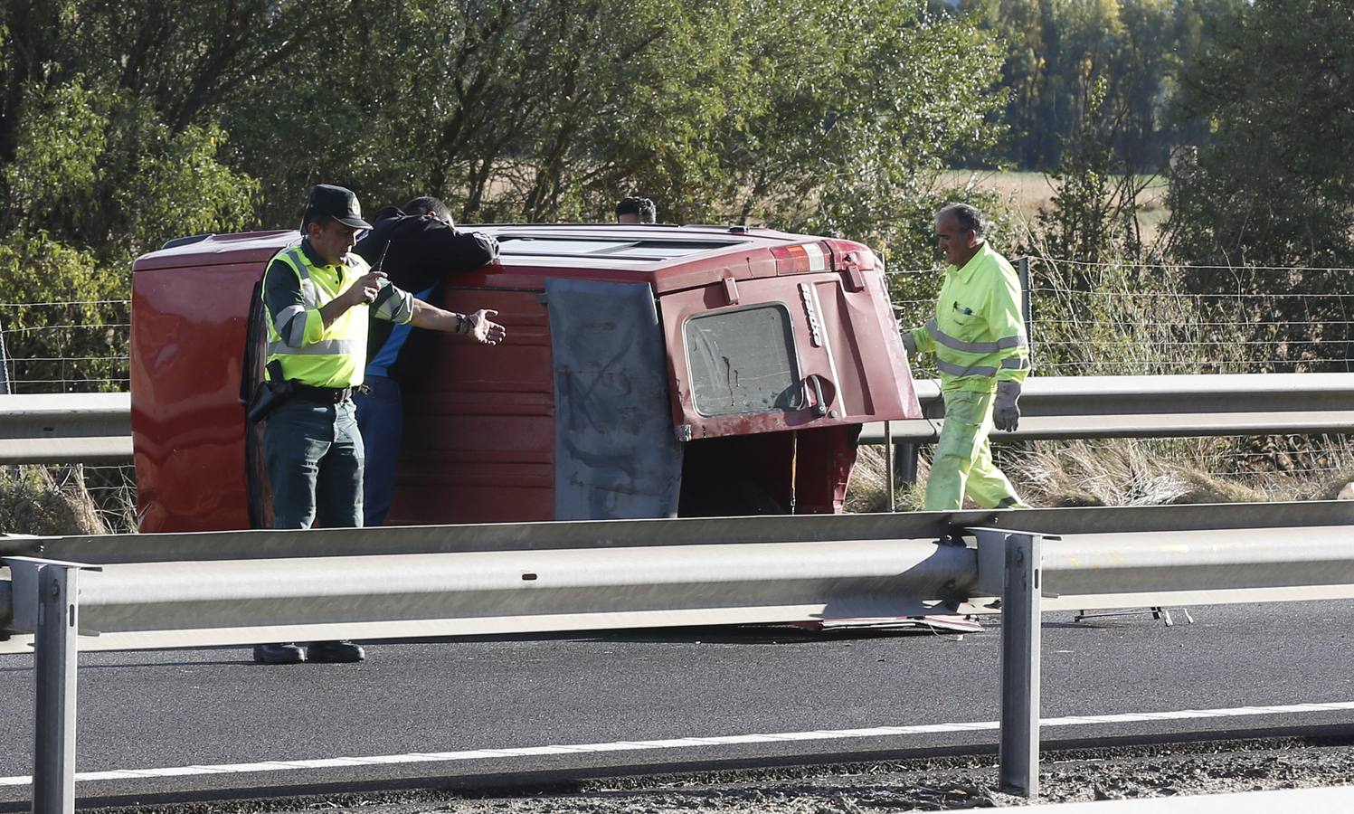 Un accidente provoca retenciones de tráfico en la A-62 en el retorno del puente del Pilar