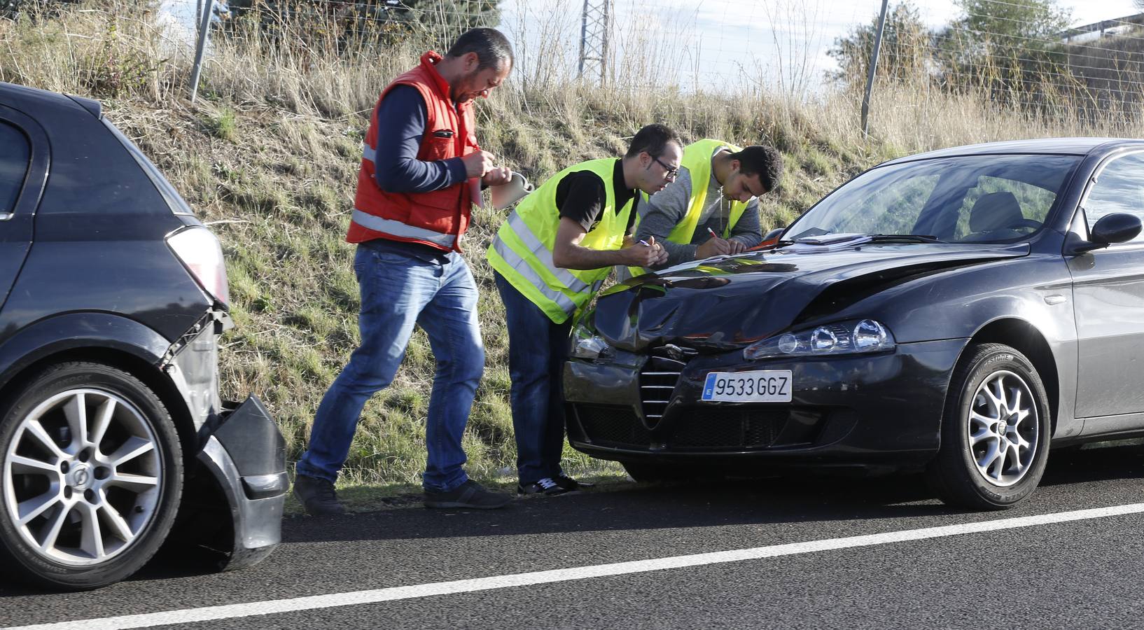 Un accidente provoca retenciones de tráfico en la A-62 en el retorno del puente del Pilar