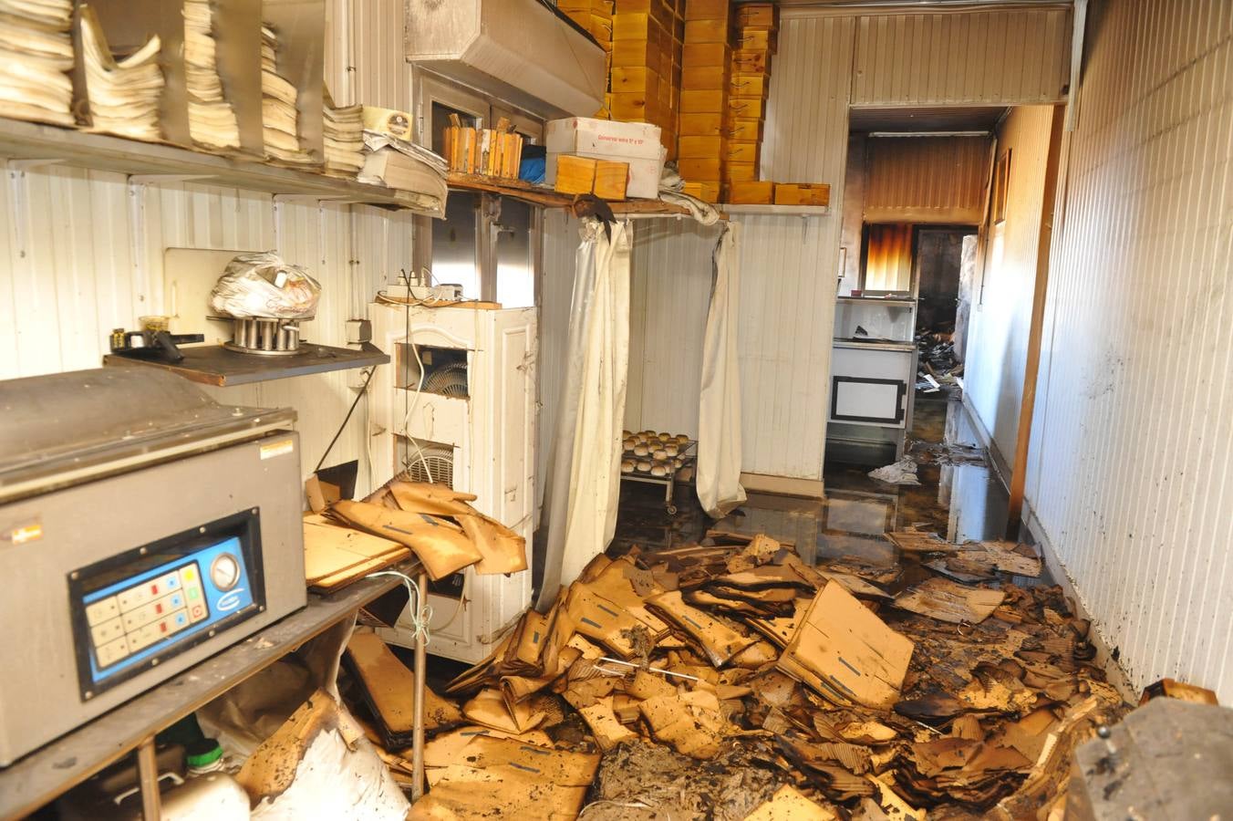 Incendio en la quesería Cañarejal de Pollos (Valladolid)