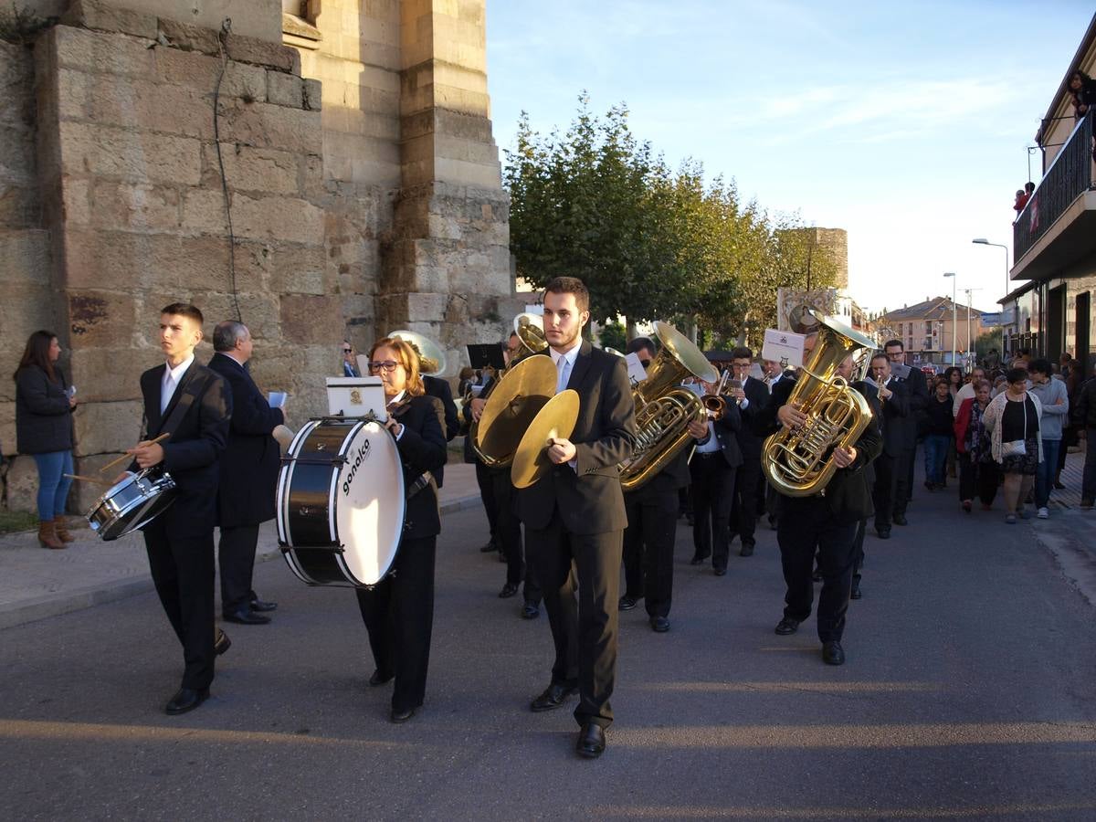 Una procesión pone punto y final a los actos del V Centenario en Alba de Tormes (1/2)