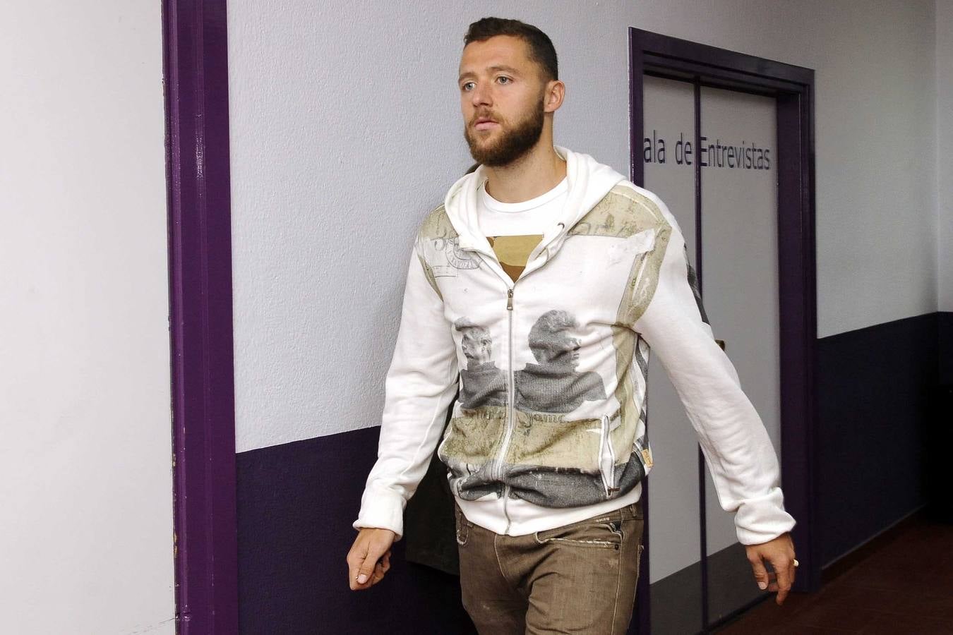 El entrenador del Real Valladolid, Gaizka Garitano, se despide tras su destitución