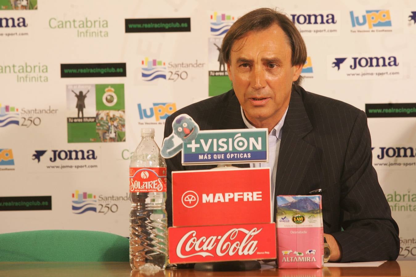 19.06.07 El entrenador del Racing de Santander, Miguel Angel Portugal, durante la rueda de prensa en la que anunció que no seguirá como entrenador del club cántabro la próxima temporada.