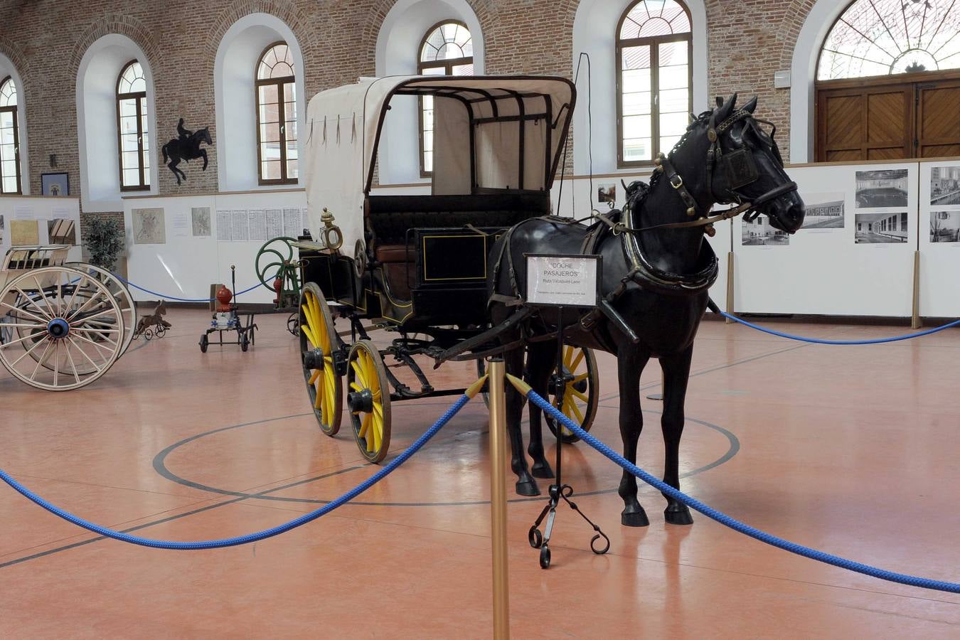 Una exposición recuerda el centenario del incendio de la Academia de Caballería de Valladolid