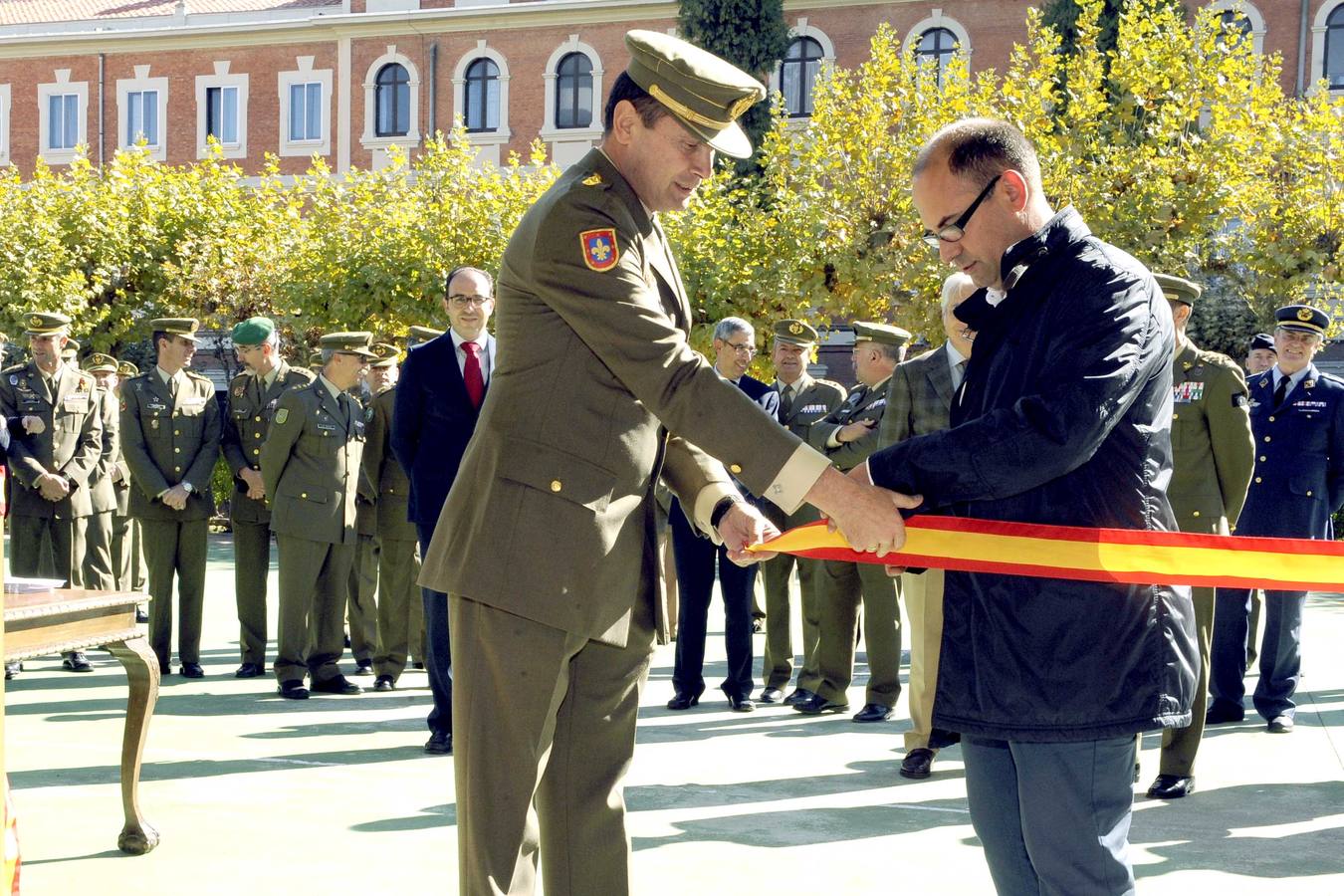 Una exposición recuerda el centenario del incendio de la Academia de Caballería de Valladolid