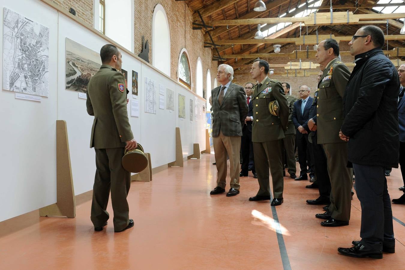 Una exposición recuerda el centenario del incendio de la Academia de Caballería de Valladolid