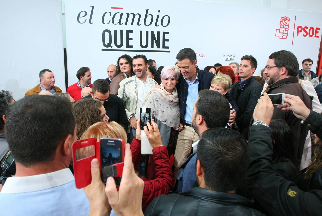 Pedro Sánchez visita León para homenajear a un militante