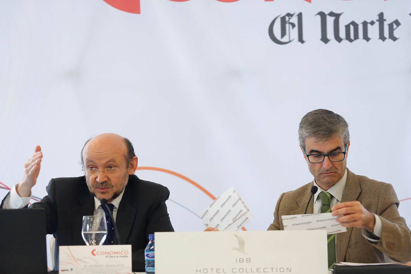 El profesor Alfredo Arahuetes en el Foro Económico de El Norte de Castilla en Salamanca