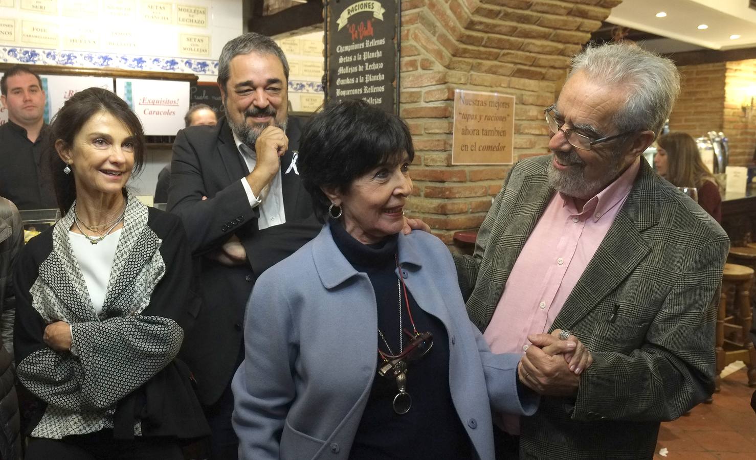 Cocha Velasco inaugura el comedor que Paco Martínez le dedica en La Criolla