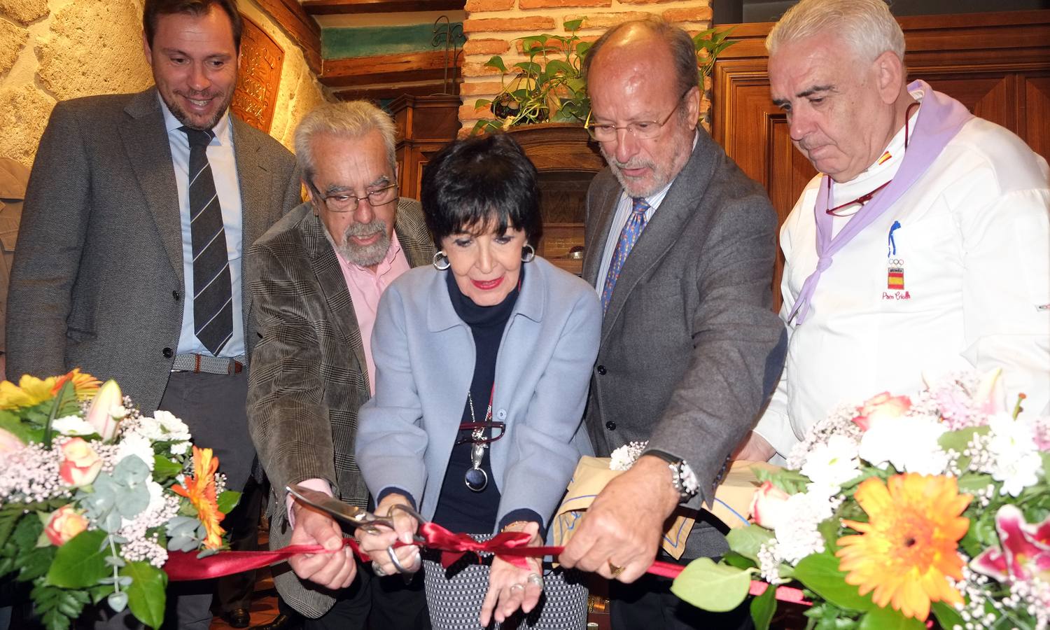 Cocha Velasco inaugura el comedor que Paco Martínez le dedica en La Criolla