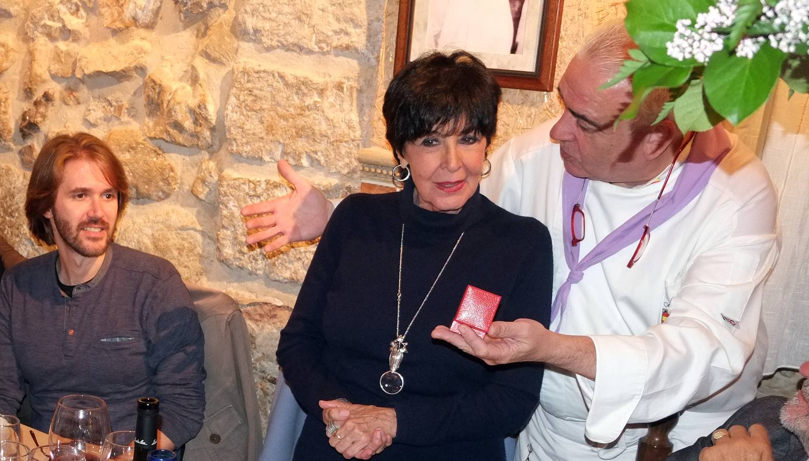 Cocha Velasco inaugura el comedor que Paco Martínez le dedica en La Criolla