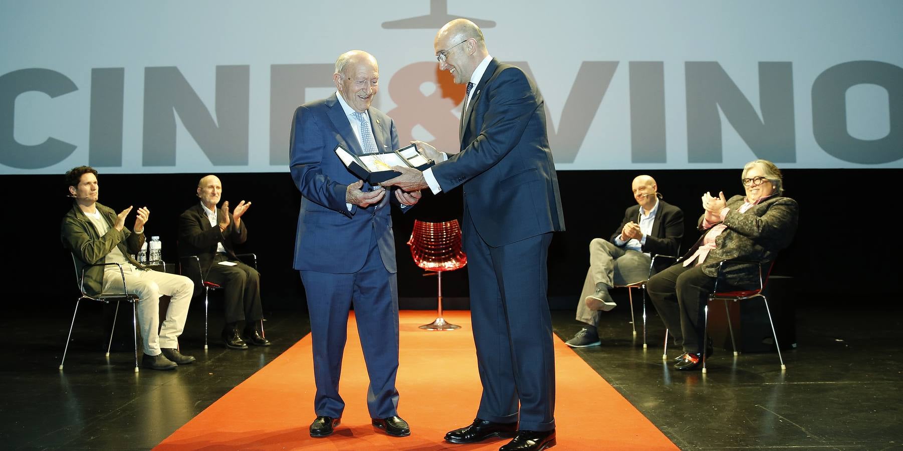 El bodeguero Alejandro Fernández recibe la Espiga de Oro de Honor de la Seminci