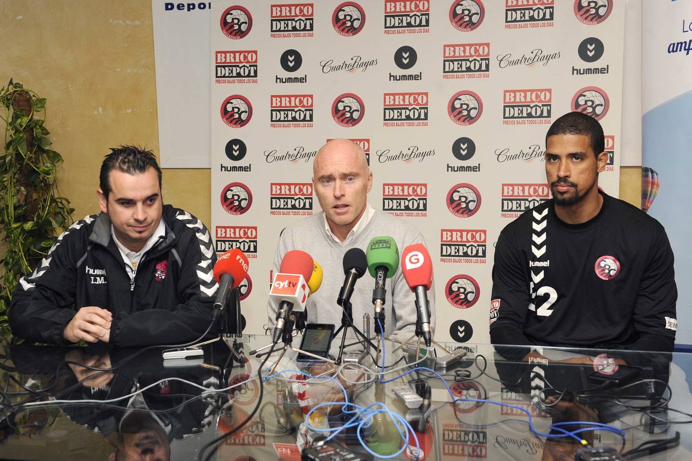 Presentación de Francisco Centeno como nuevo jugador del Brico Depôt Ciudad de Valldolid