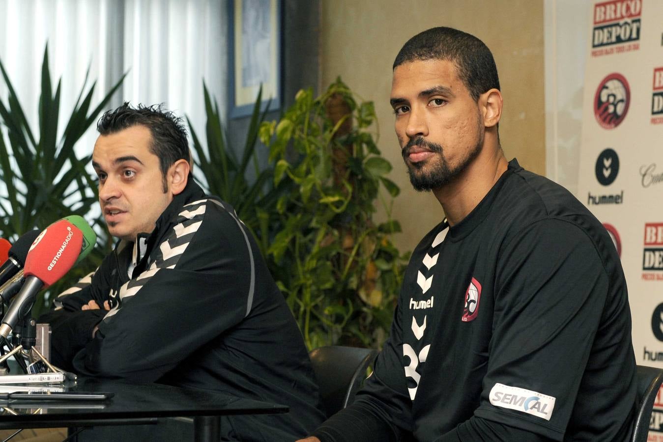 Presentación de Francisco Centeno como nuevo jugador del Brico Depôt Ciudad de Valldolid