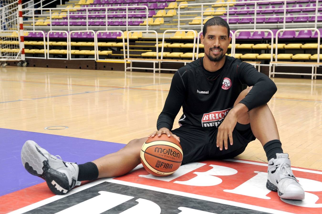 Presentación de Francisco Centeno como nuevo jugador del Brico Depôt Ciudad de Valldolid
